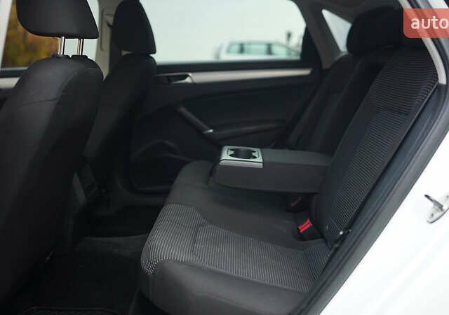 Білий Фольксваген Пассат, об'ємом двигуна 1.8 л та пробігом 204 тис. км за 12000 $, фото 21 на Automoto.ua