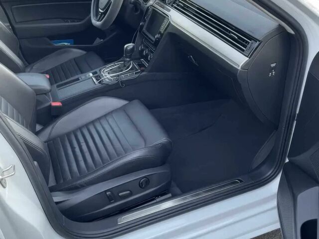 Білий Фольксваген Пассат, об'ємом двигуна 2 л та пробігом 73 тис. км за 8500 $, фото 7 на Automoto.ua