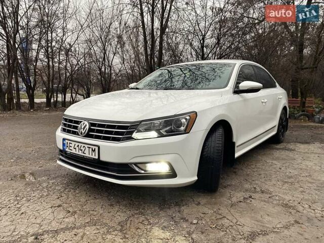 Белый Фольксваген Пассат, объемом двигателя 1.8 л и пробегом 175 тыс. км за 13600 $, фото 9 на Automoto.ua