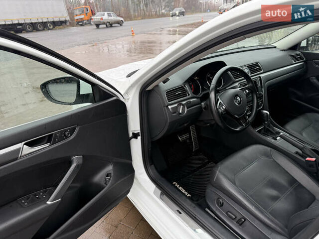 Белый Фольксваген Пассат, объемом двигателя 1.8 л и пробегом 147 тыс. км за 12399 $, фото 17 на Automoto.ua