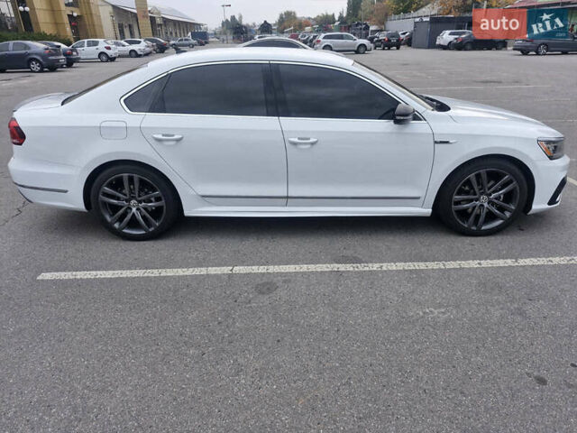 Белый Фольксваген Пассат, объемом двигателя 1.8 л и пробегом 155 тыс. км за 15000 $, фото 3 на Automoto.ua