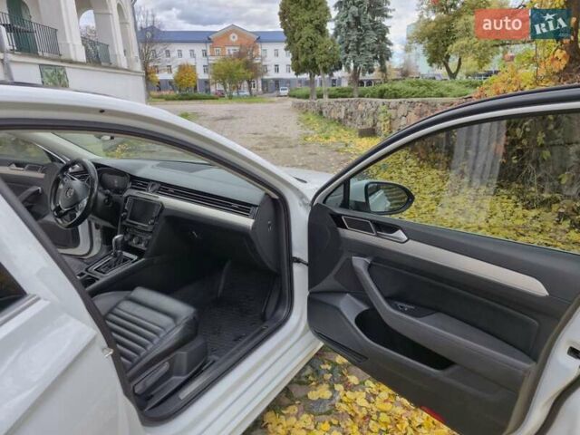 Белый Фольксваген Пассат, объемом двигателя 1.8 л и пробегом 255 тыс. км за 18200 $, фото 17 на Automoto.ua