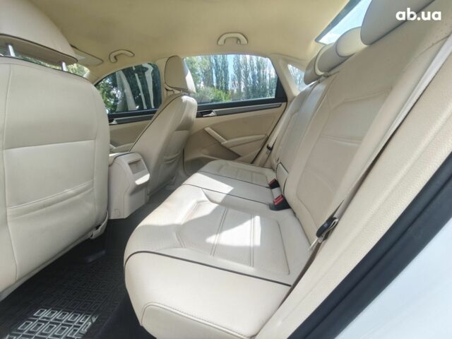 Белый Фольксваген Пассат, объемом двигателя 1.8 л и пробегом 80 тыс. км за 12000 $, фото 12 на Automoto.ua