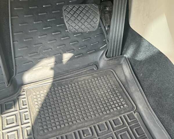 Білий Фольксваген Пассат, об'ємом двигуна 1.8 л та пробігом 118 тис. км за 13300 $, фото 15 на Automoto.ua