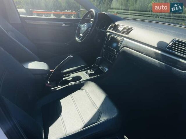 Белый Фольксваген Пассат, объемом двигателя 1.8 л и пробегом 113 тыс. км за 12000 $, фото 11 на Automoto.ua