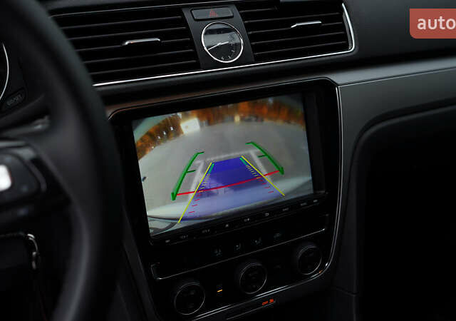 Білий Фольксваген Пассат, об'ємом двигуна 1.8 л та пробігом 204 тис. км за 12000 $, фото 10 на Automoto.ua