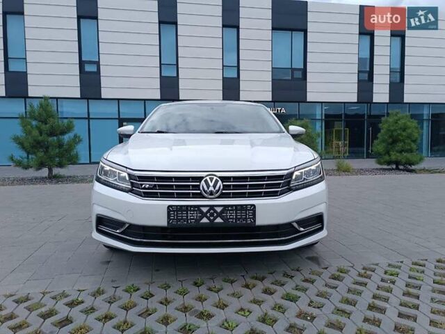 Белый Фольксваген Пассат, объемом двигателя 1.8 л и пробегом 161 тыс. км за 13499 $, фото 2 на Automoto.ua