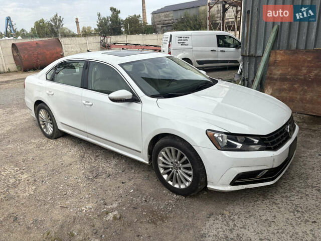 Белый Фольксваген Пассат, объемом двигателя 0 л и пробегом 247 тыс. км за 8300 $, фото 1 на Automoto.ua