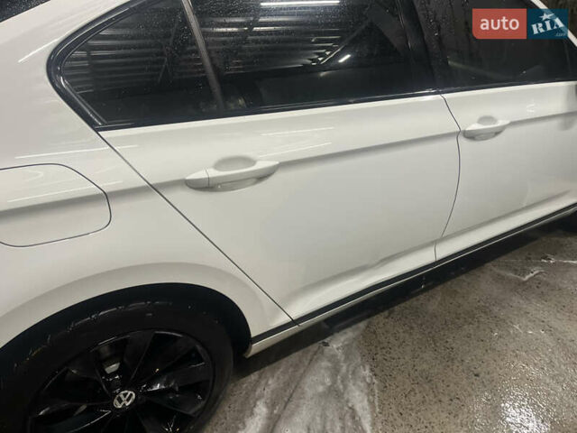 Фольксваген Пассат 2016 в Киеве на Automoto.ua Белый Фольксваген Пассат, объемом двигателя 1.97 л и пробегом 280 тыс. км за 14200 $, фото 17 на Automoto.ua