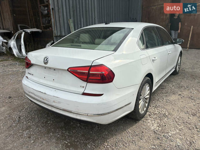 Белый Фольксваген Пассат, объемом двигателя 0 л и пробегом 247 тыс. км за 8300 $, фото 4 на Automoto.ua