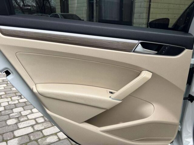 Білий Фольксваген Пассат, об'ємом двигуна 1.8 л та пробігом 119 тис. км за 14000 $, фото 19 на Automoto.ua