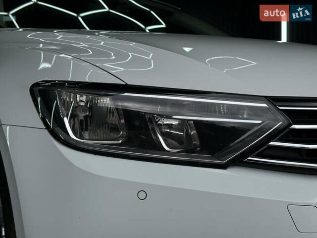 Белый Фольксваген Пассат, объемом двигателя 2 л и пробегом 230 тыс. км за 14900 $, фото 12 на Automoto.ua