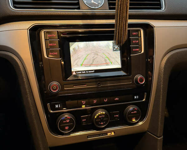 Белый Фольксваген Пассат, объемом двигателя 1.8 л и пробегом 175 тыс. км за 11000 $, фото 11 на Automoto.ua