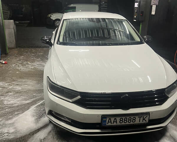 Фольксваген Пассат 2016 в Киеве на Automoto.ua Белый Фольксваген Пассат, объемом двигателя 1.97 л и пробегом 280 тыс. км за 14200 $, фото 2 на Automoto.ua