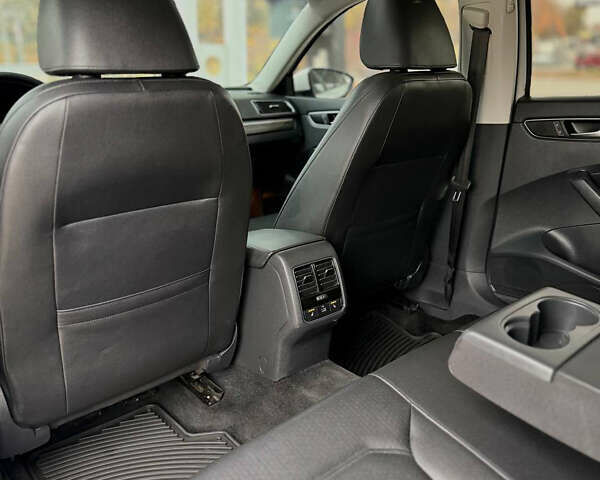 Белый Фольксваген Пассат, объемом двигателя 1.8 л и пробегом 165 тыс. км за 12299 $, фото 12 на Automoto.ua