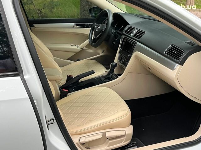 Білий Фольксваген Пассат, об'ємом двигуна 1.8 л та пробігом 162 тис. км за 12940 $, фото 25 на Automoto.ua