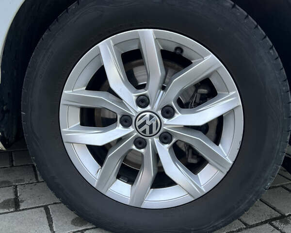 Белый Фольксваген Пассат, объемом двигателя 1.8 л и пробегом 137 тыс. км за 11900 $, фото 16 на Automoto.ua