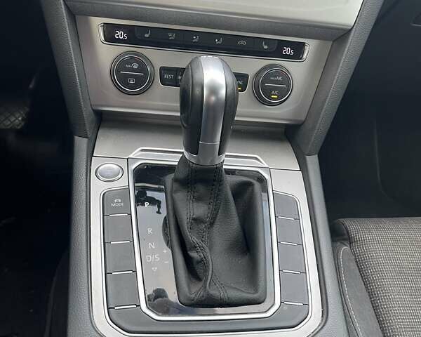 Белый Фольксваген Пассат, объемом двигателя 2 л и пробегом 175 тыс. км за 21500 $, фото 12 на Automoto.ua