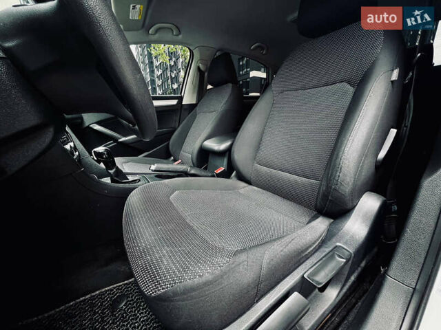 Білий Фольксваген Пассат, об'ємом двигуна 1.8 л та пробігом 214 тис. км за 11700 $, фото 24 на Automoto.ua