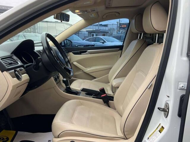 Білий Фольксваген Пассат, об'ємом двигуна 1.8 л та пробігом 119 тис. км за 14000 $, фото 7 на Automoto.ua