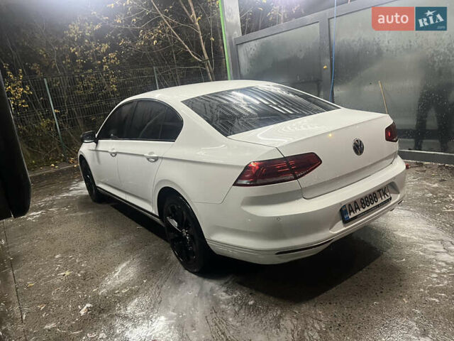 Фольксваген Пассат 2016 в Киеве на Automoto.ua Белый Фольксваген Пассат, объемом двигателя 1.97 л и пробегом 280 тыс. км за 14200 $, фото 7 на Automoto.ua