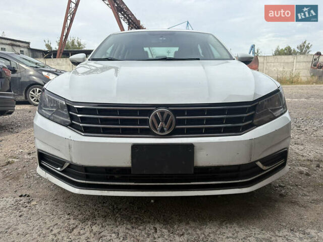 Белый Фольксваген Пассат, объемом двигателя 0 л и пробегом 247 тыс. км за 8300 $, фото 2 на Automoto.ua