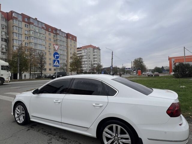 Белый Фольксваген Пассат, объемом двигателя 1.8 л и пробегом 250 тыс. км за 12500 $, фото 1 на Automoto.ua