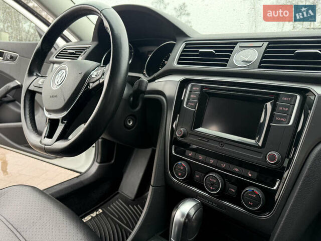 Белый Фольксваген Пассат, объемом двигателя 1.8 л и пробегом 147 тыс. км за 12399 $, фото 26 на Automoto.ua