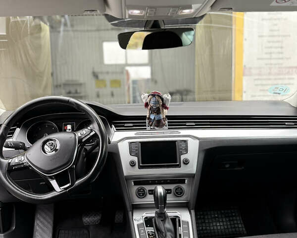 Белый Фольксваген Пассат, объемом двигателя 1.97 л и пробегом 260 тыс. км за 14500 $, фото 5 на Automoto.ua