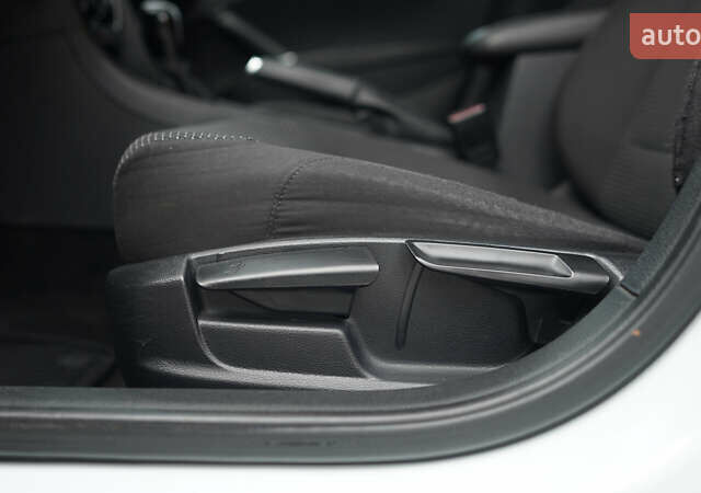 Білий Фольксваген Пассат, об'ємом двигуна 1.8 л та пробігом 204 тис. км за 12000 $, фото 20 на Automoto.ua