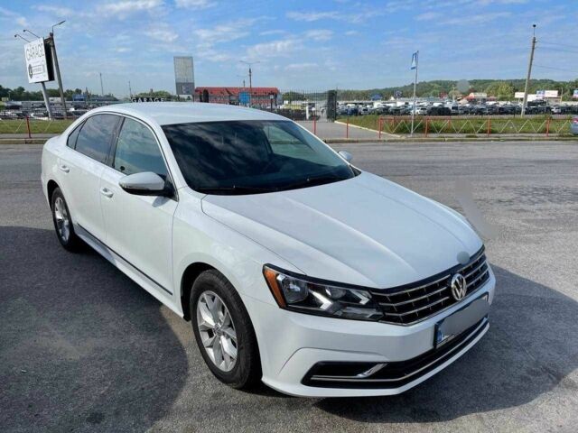 Белый Фольксваген Пассат, объемом двигателя 1.8 л и пробегом 136 тыс. км за 12000 $, фото 3 на Automoto.ua