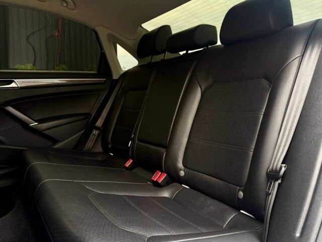 Білий Фольксваген Пассат, об'ємом двигуна 1.8 л та пробігом 107 тис. км за 13400 $, фото 14 на Automoto.ua