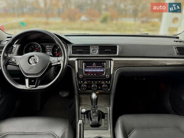 Белый Фольксваген Пассат, объемом двигателя 1.8 л и пробегом 165 тыс. км за 12299 $, фото 23 на Automoto.ua