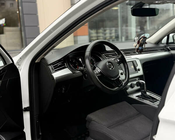 Белый Фольксваген Пассат, объемом двигателя 1.97 л и пробегом 260 тыс. км за 14500 $, фото 22 на Automoto.ua