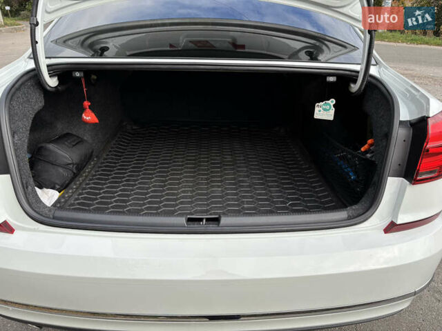 Белый Фольксваген Пассат, объемом двигателя 1.8 л и пробегом 174 тыс. км за 17300 $, фото 7 на Automoto.ua