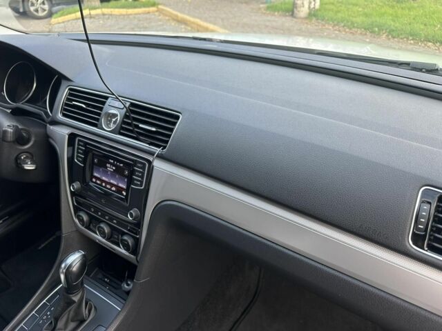 Белый Фольксваген Пассат, объемом двигателя 1.8 л и пробегом 107 тыс. км за 286 $, фото 17 на Automoto.ua