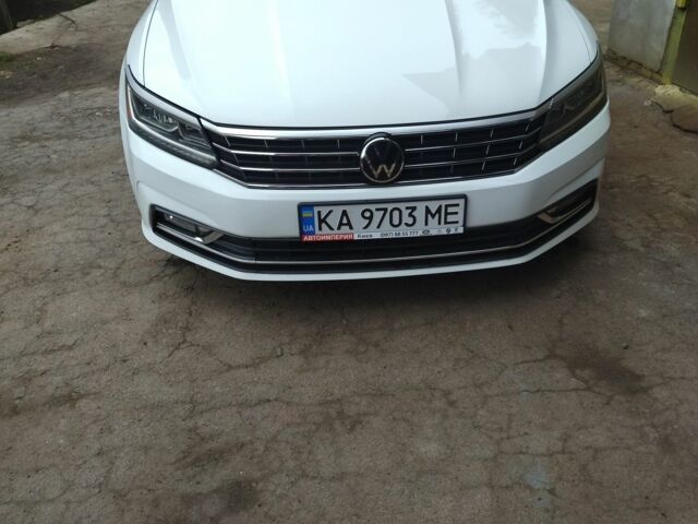 Белый Фольксваген Пассат, объемом двигателя 1.8 л и пробегом 168 тыс. км за 12700 $, фото 2 на Automoto.ua