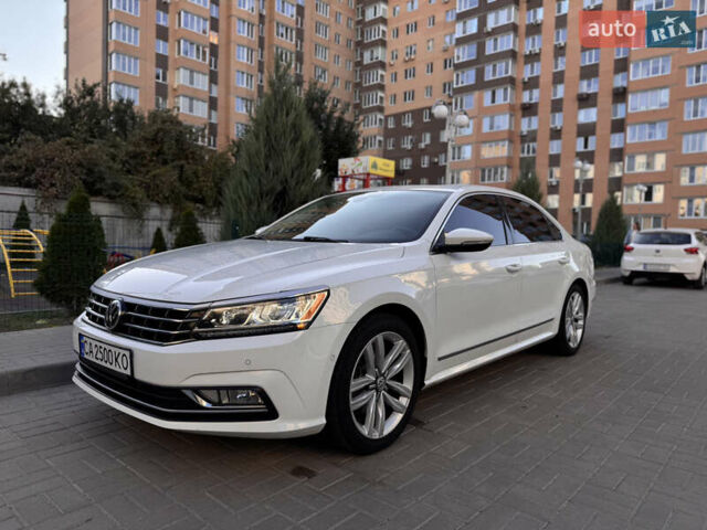 Белый Фольксваген Пассат, объемом двигателя 1.8 л и пробегом 170 тыс. км за 17000 $, фото 2 на Automoto.ua