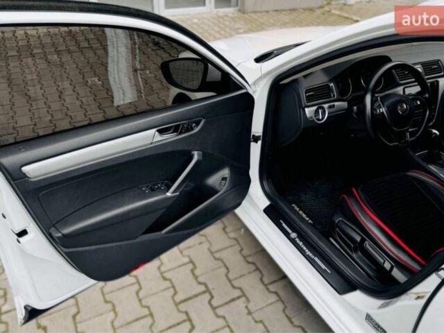 Белый Фольксваген Пассат, объемом двигателя 1.8 л и пробегом 224 тыс. км за 10000 $, фото 4 на Automoto.ua