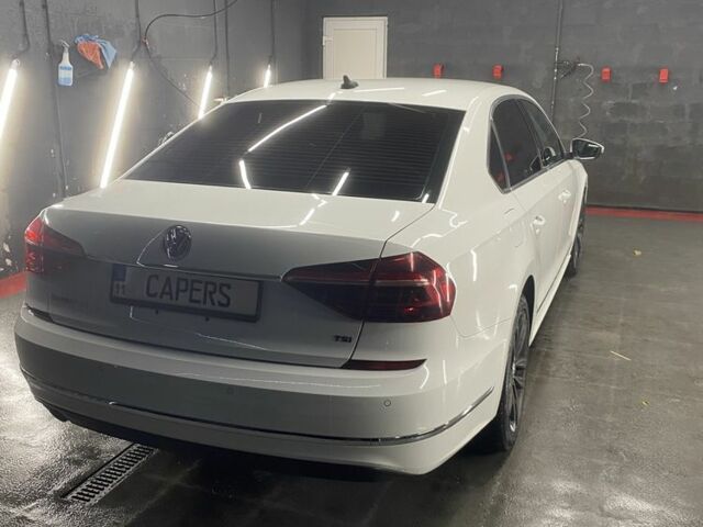 Белый Фольксваген Пассат, объемом двигателя 1.8 л и пробегом 207 тыс. км за 12500 $, фото 2 на Automoto.ua