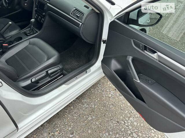 Белый Фольксваген Пассат, объемом двигателя 1.8 л и пробегом 216 тыс. км за 12500 $, фото 13 на Automoto.ua