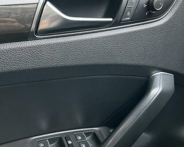 Фольксваген Пассат 2016 в Киеве на Automoto.ua Белый Фольксваген Пассат, объемом двигателя 1.8 л и пробегом 160 тыс. км за 11000 $, фото 16 на Automoto.ua