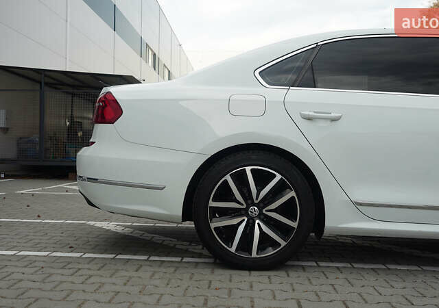 Білий Фольксваген Пассат, об'ємом двигуна 1.8 л та пробігом 204 тис. км за 12000 $, фото 27 на Automoto.ua