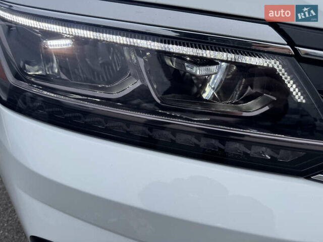 Белый Фольксваген Пассат, объемом двигателя 1.8 л и пробегом 157 тыс. км за 13200 $, фото 18 на Automoto.ua