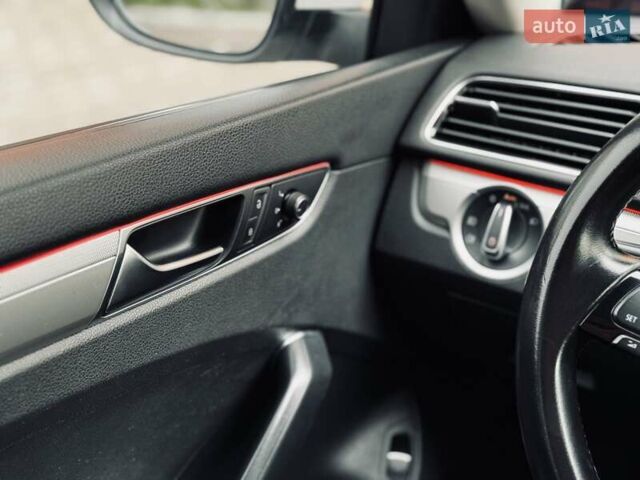 Белый Фольксваген Пассат, объемом двигателя 1.8 л и пробегом 205 тыс. км за 9100 $, фото 16 на Automoto.ua