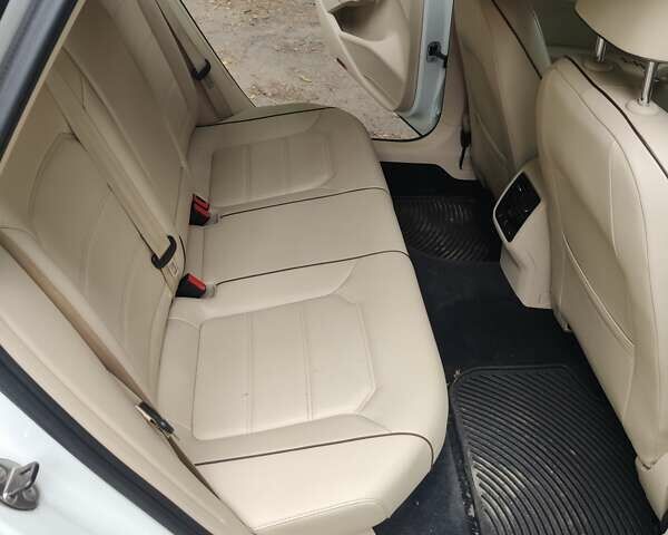 Белый Фольксваген Пассат, объемом двигателя 1.8 л и пробегом 340 тыс. км за 12700 $, фото 7 на Automoto.ua