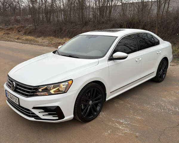 Белый Фольксваген Пассат, объемом двигателя 1.8 л и пробегом 80 тыс. км за 13800 $, фото 1 на Automoto.ua