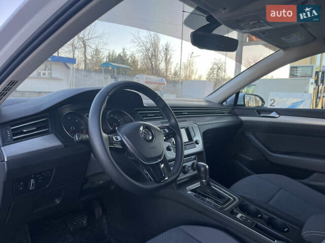 Белый Фольксваген Пассат, объемом двигателя 2 л и пробегом 192 тыс. км за 14200 $, фото 13 на Automoto.ua