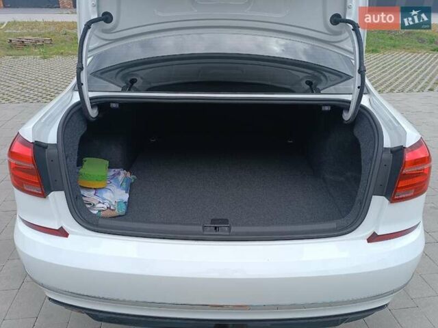 Белый Фольксваген Пассат, объемом двигателя 1.8 л и пробегом 161 тыс. км за 13499 $, фото 24 на Automoto.ua