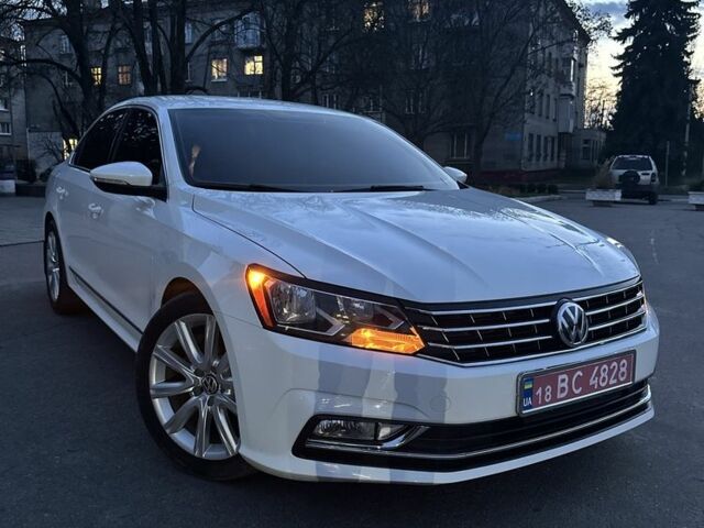 Белый Фольксваген Пассат, объемом двигателя 1.8 л и пробегом 260 тыс. км за 10000 $, фото 1 на Automoto.ua